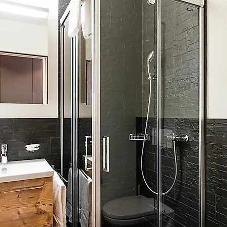 Sleeps 6 Wifi
